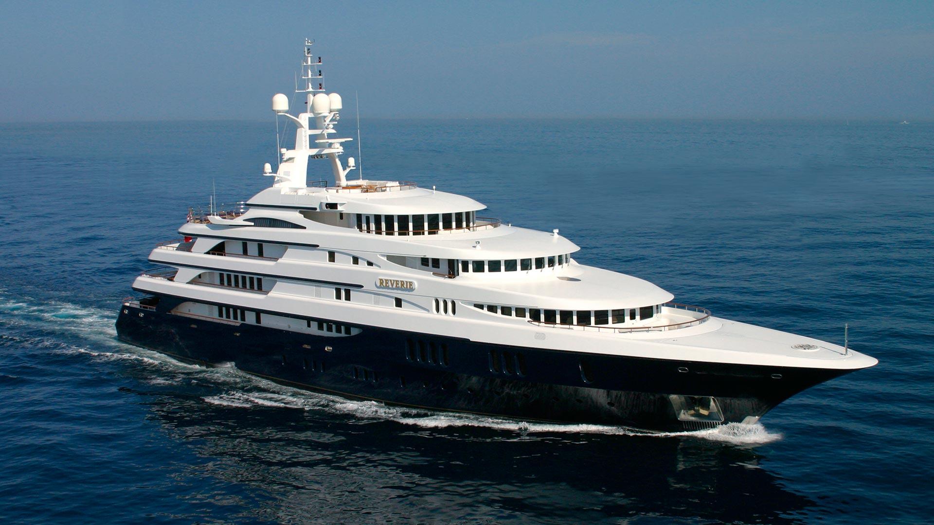 luxury experience yachts